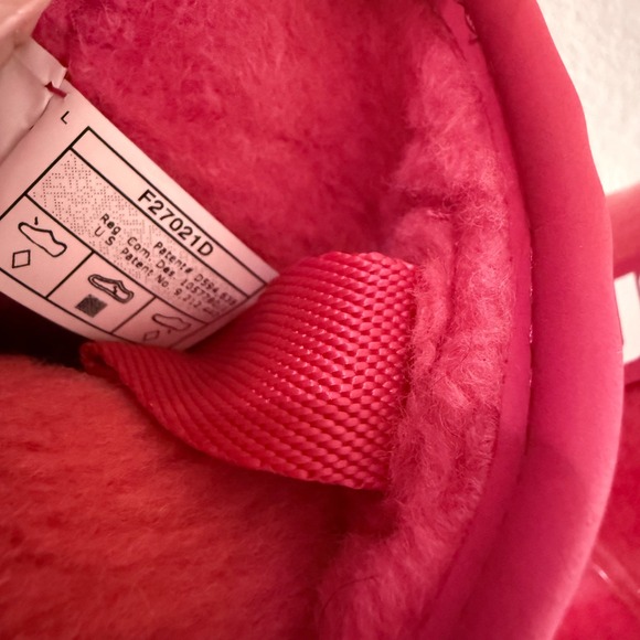 Kids UGG Clear Pink Short Boots Water Resistant Size 5 - Picture 10 of 11